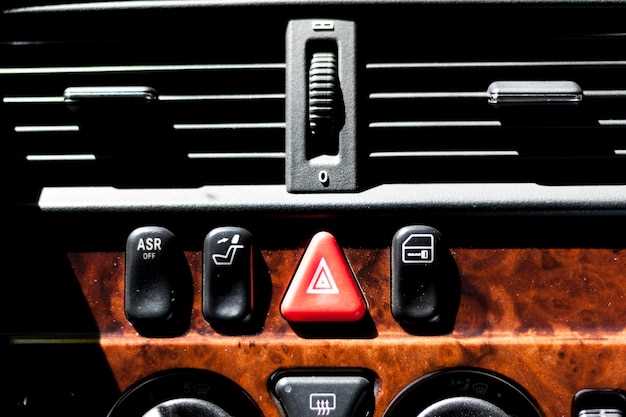 Ремонт или замена прикуривателя и магнитолы